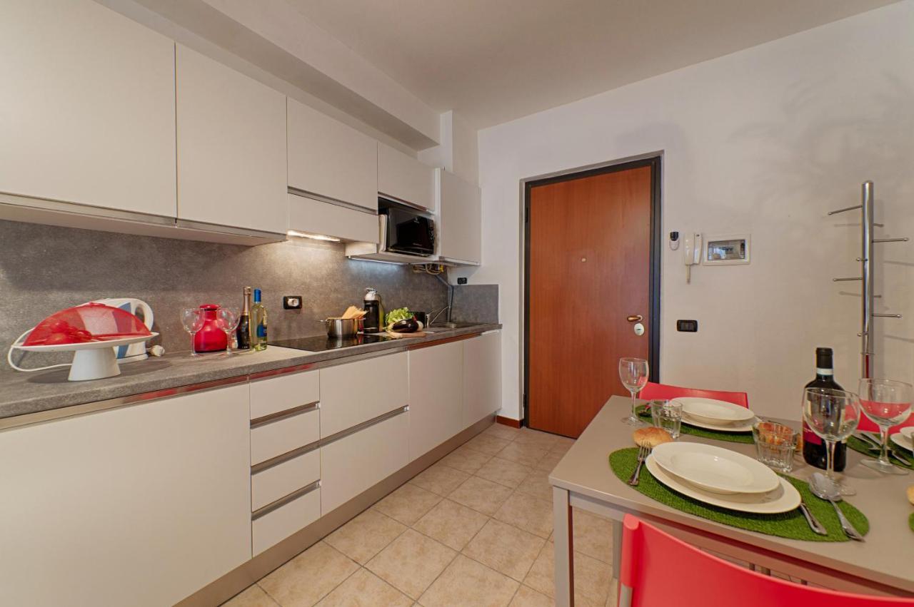 Modern Lakefront 2-Bedroom Apartment Acquaseria 외부 사진
