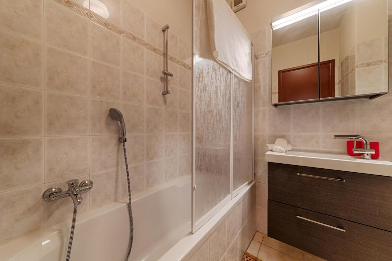 Modern Lakefront 2-Bedroom Apartment Acquaseria 외부 사진